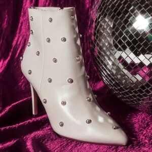 Lulus, Selenah White Pearl Pointed Toe Ankle Booties Sz 8.5